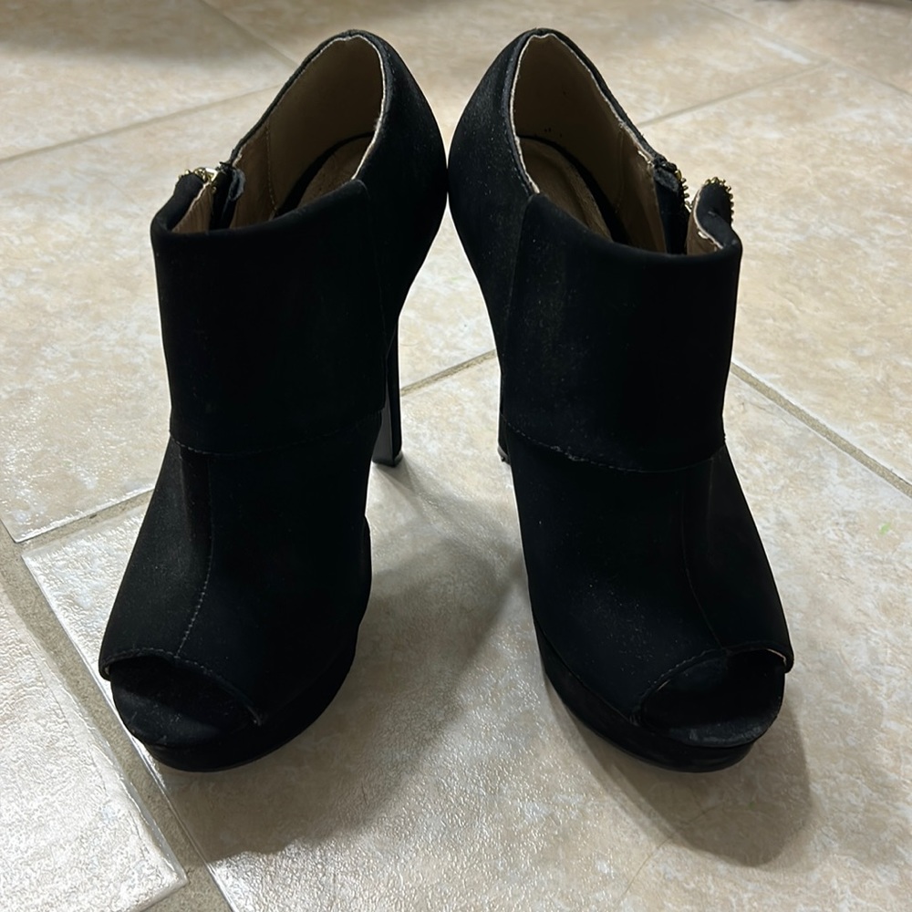 I am selling these shoes from Charlotte Russe that are black and gold size 7.5